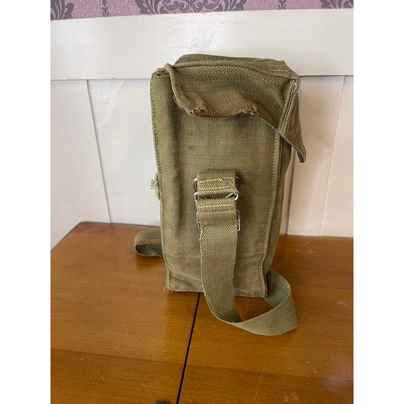 Antique World War military gas mask bag - Picture 5 of 12